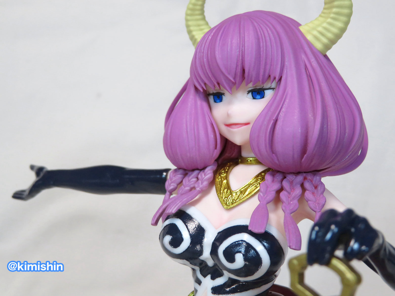 1/8 �f����̃A�E��/img_aura03.jpg